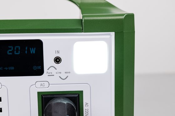 उच्च दक्षता AC 300W 220V आउटपुट पोर्टेबल सौर जनरेटर रिचार्जेबल LifePO4 बैटरी आउटडोर लंबी पैदल यात्रा के लिए