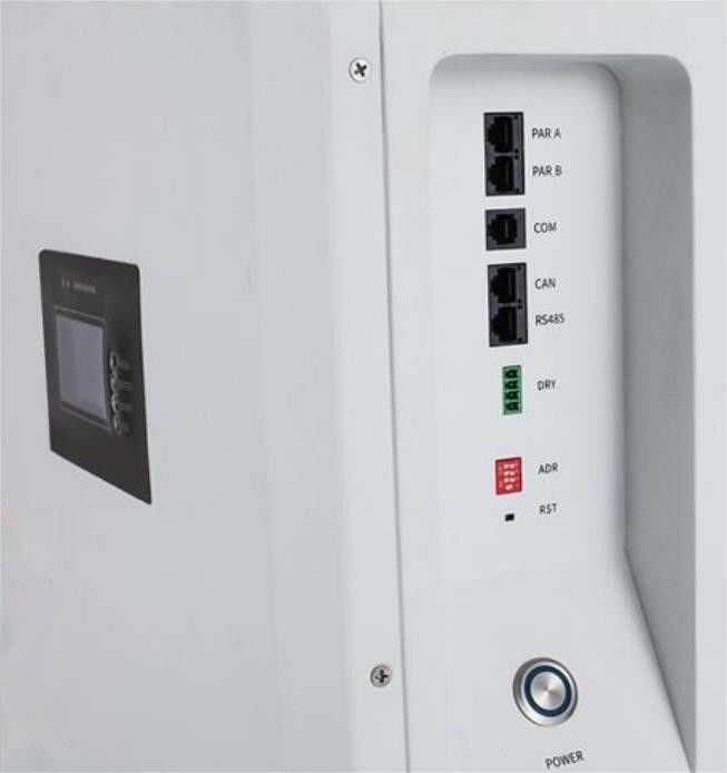 दीवार रिचार्जेबल घरेलू बैटरी भंडारण एलसीडी संकेतक के साथ 10.24KWH लिथियम बैटरी सौर बैटरी भंडारण के लिए