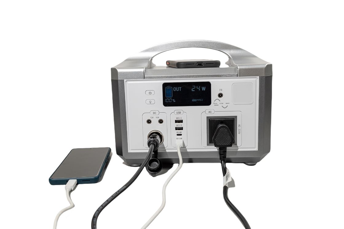 IP65 पोर्टेबल पावर सप्लाई LifePO4 600WH बैटरी आउटपुट पावर 1200W तक सौर ऊर्जा जनरेटर कैंपिंग / घरेलू उपयोग के लिए