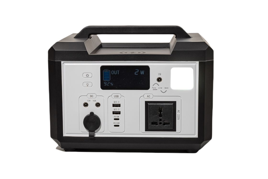 दीर्घायु 220V 50HZ एकल मार्ग इन्वर्टर आपातकालीन बिजली आपूर्ति के लिए एलईडी प्रकाश के साथ पोर्टेबल जनरेटर पावर स्टेशन